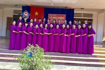 Hội đồng trường tiểu học Nguyễn Huệ tổ chức lễ chia tay cô hiệu trưởng